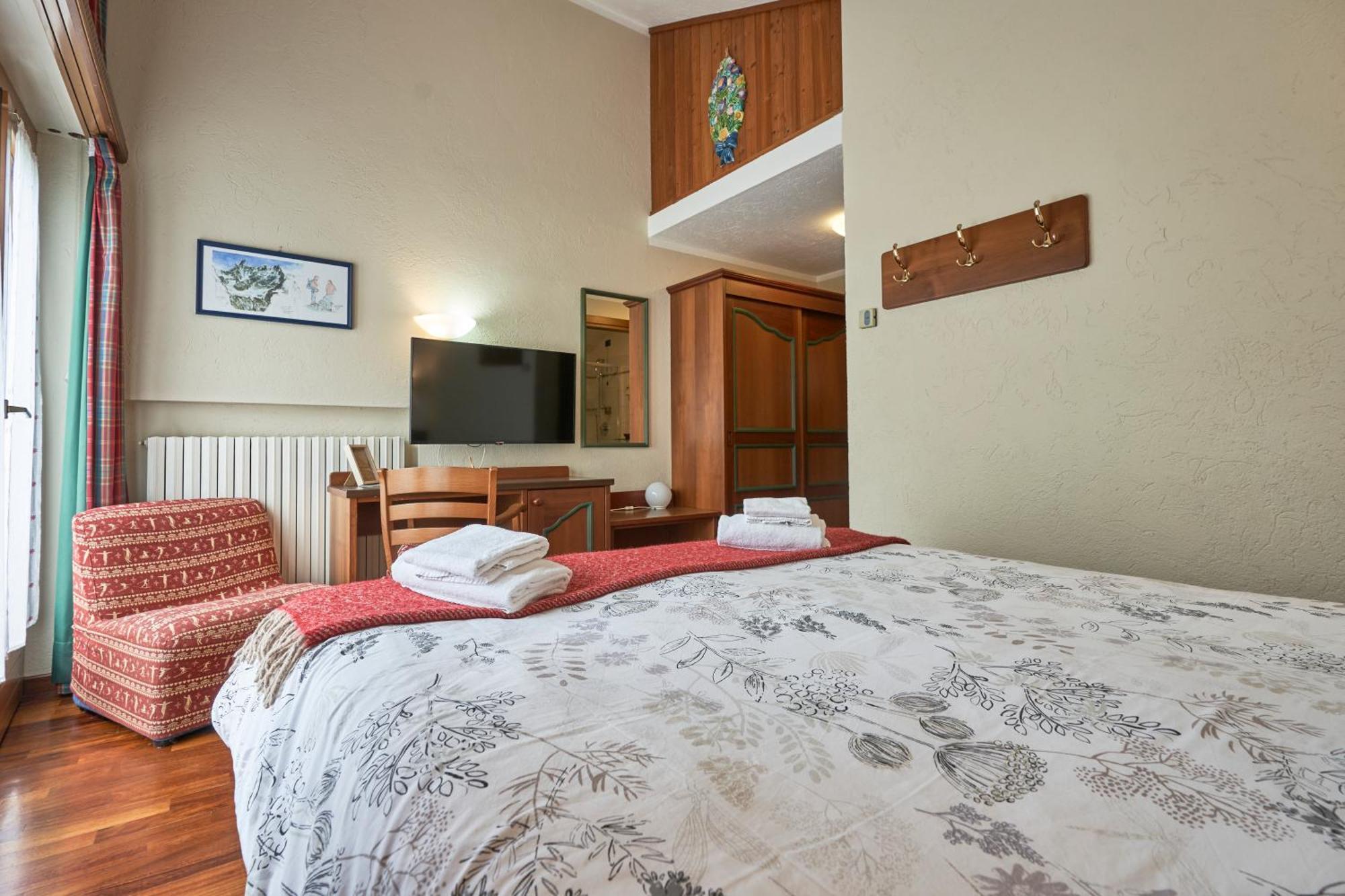 Hotel Walser Courmayeur Bagian luar foto